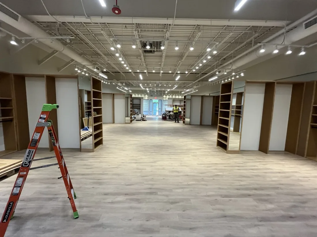 Ceiling lighting over display cabinets and the retail sales floor