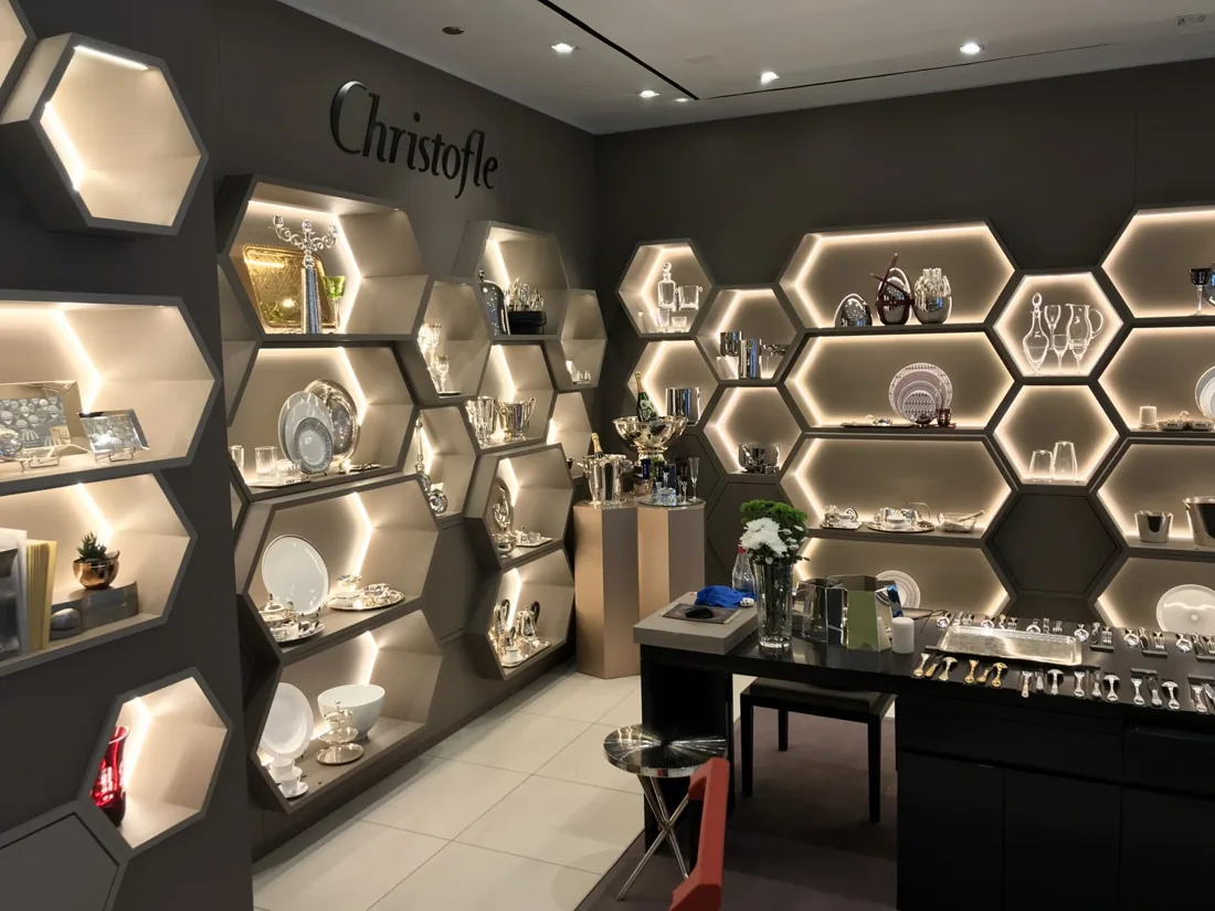 Illuminated hexagonal merchandise display shelves