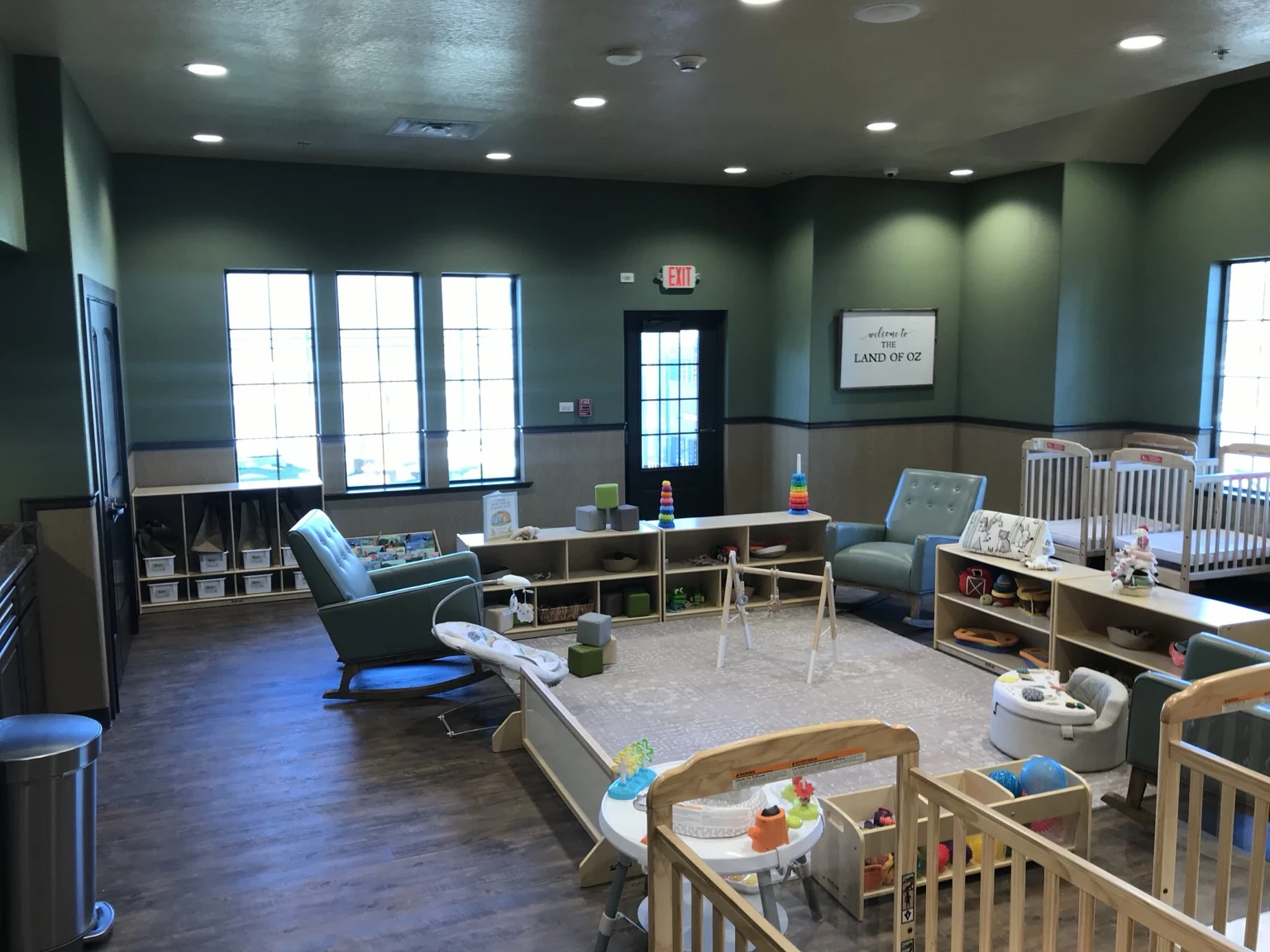 Recessed lighting in a furnished classroom.