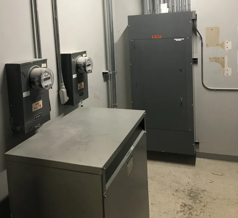 800-amp electrical distribution installation completed by LH Block Electric.